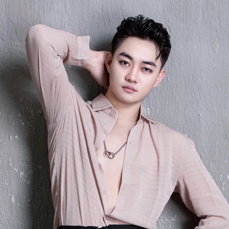 Men's White Linen Short-Sleeve Shirt with Silver Chain and Blue Pleated Trousers