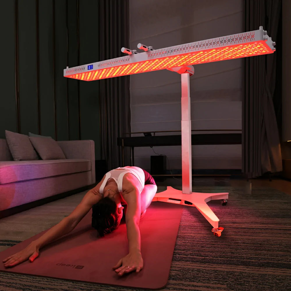 Person using the RL600MAX red light therapy panel