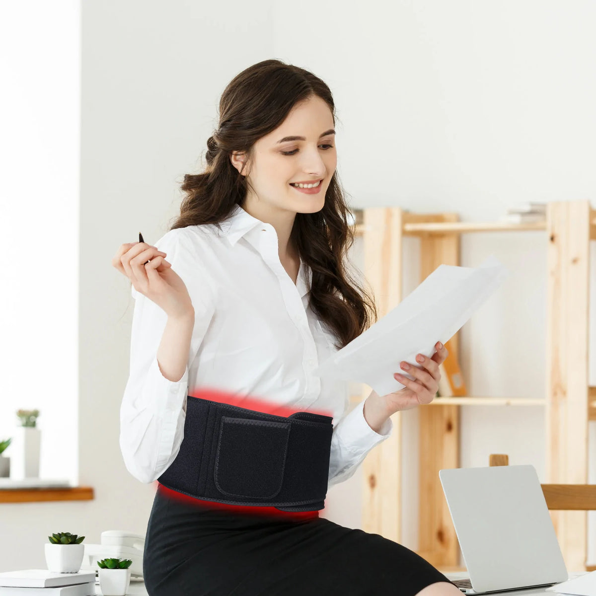 Person using the TLB105-K red light therapy belt