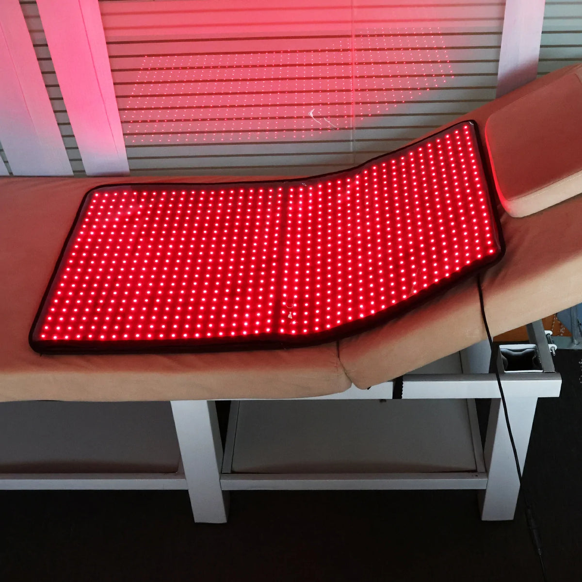 TLB600 red light therapy pad, product photo