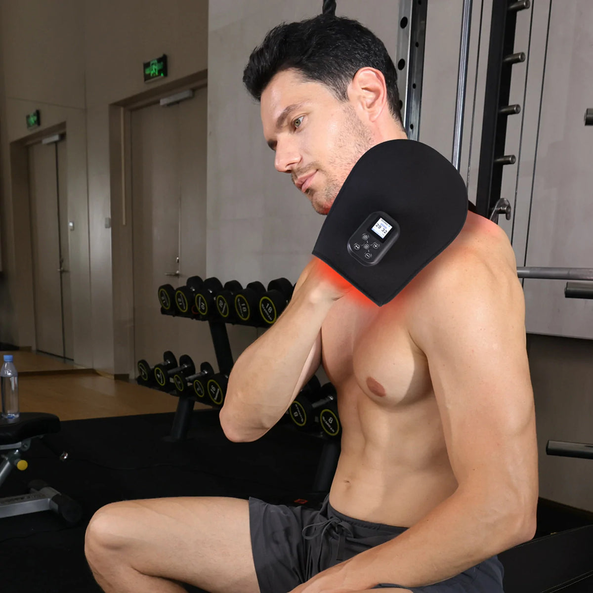Person using the TLH200-C4 red light therapy gloves