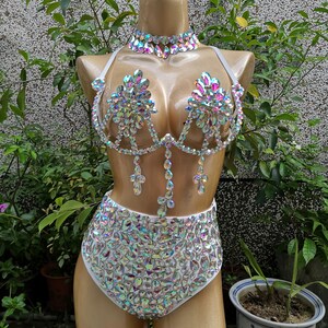 Women's White Iridescent Rhinestone Sequin Choker Bra and High-Waisted Bottom Set, Crystal Embellished, Burlesque Rave Dancewear